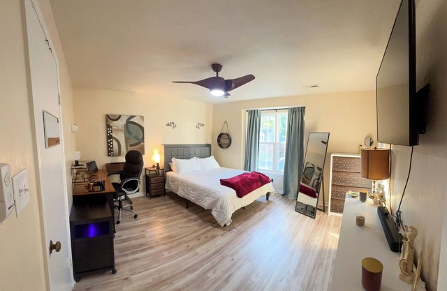 Quiet 2BR/1.5BA Retreat w/Fenced Yard, Firepit, & Fast WiFi – Central Norfolk