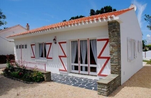 Quiet and close to the beach: well furnished house with garden, for 4 people.