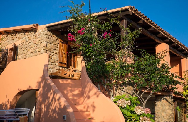 Quiet and comfortable apartment with garden near the beach