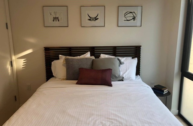 Quiet and Lovely 2 Bed in Modern Building