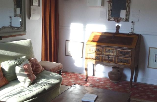 quiet and refined apartment