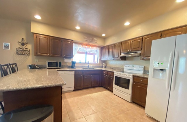 Quiet and Relaxing, Great Mountain, Sunrise and Sunset Views.