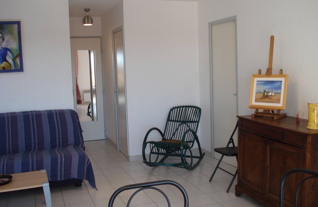 Quiet apartment 300 yards away from the beach