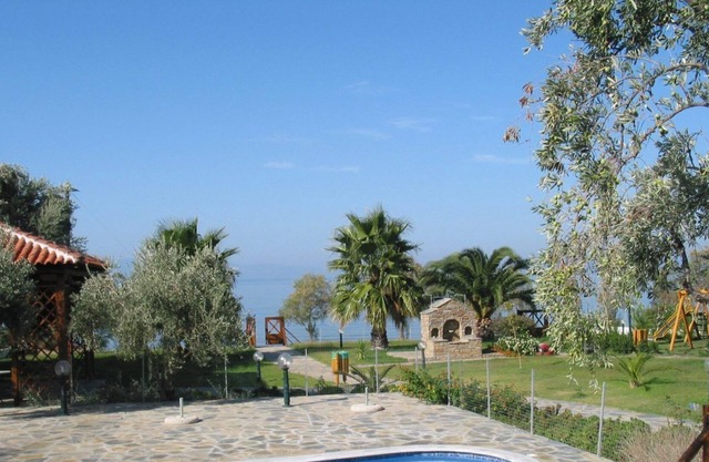 Quiet Beachside Spacious Bungalows + Amazing Seaview + Pool