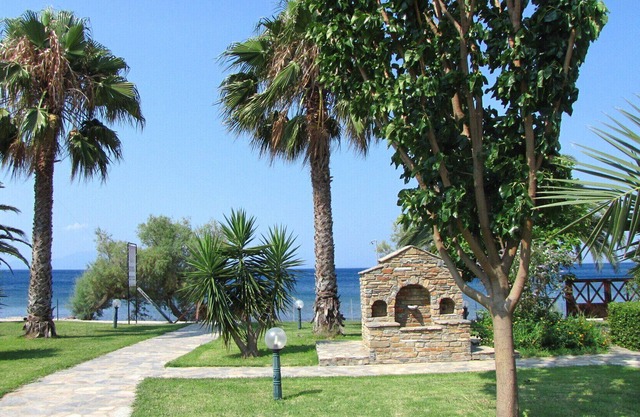 Quiet Beachside Spacious Bungalows + Amazing Seaview + Pool