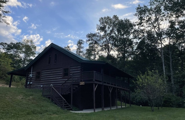 Quiet Cabin Nestled in Red River Gorge. Close to world class hiking and climbing