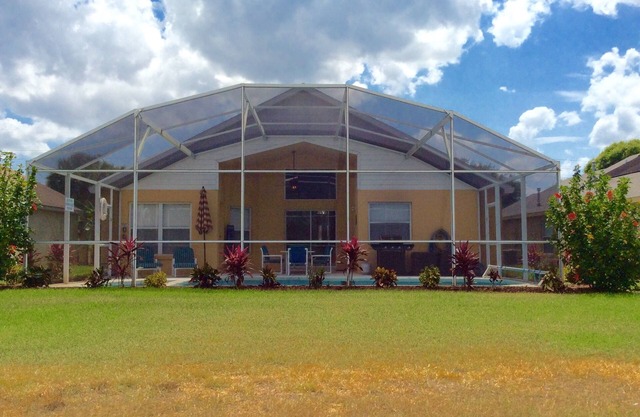 Quiet, Clean, Disney-3.5 miles, Well kept home! Free Pool/spa Heat!