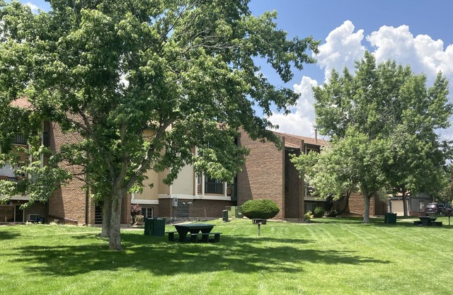 Quiet condo in S Boulder near CU campus with easy access to Denver