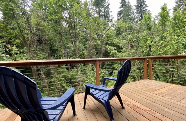 Quiet Cottage in the Trees - Close to Downtown, OHSU, Lewis & Clark!