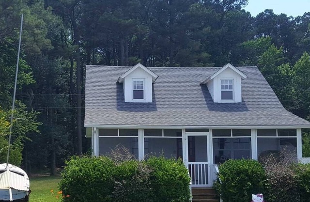 Quiet Cottage on sandy beach of the Chesapeake Bay