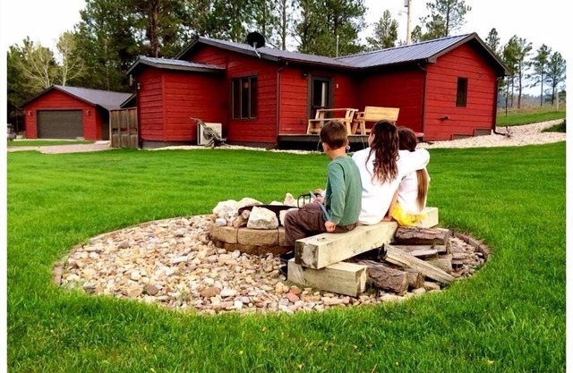 Quiet country comfort. 3 miles from Custer, 3 miles from Custer State Park