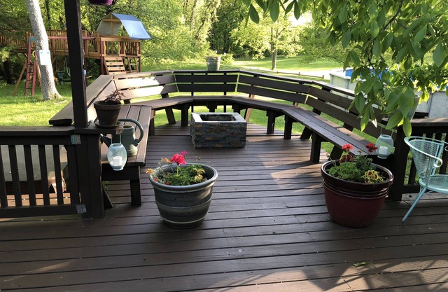 Quiet Country Getaway 4BR/3BA W/Pool Hot Tub /Movie Theatre