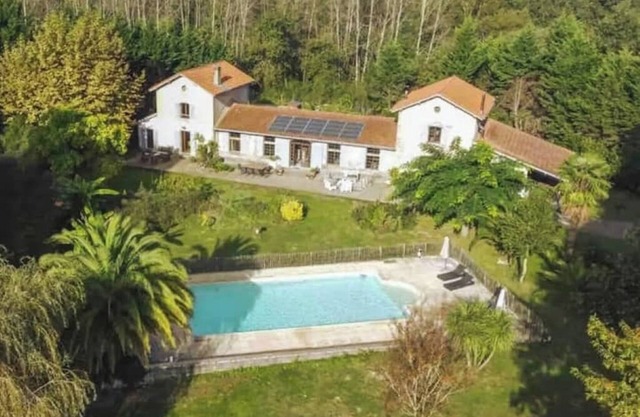 Quiet gîte with swimming pool, exceptional view, between Biarritz and Hossegor