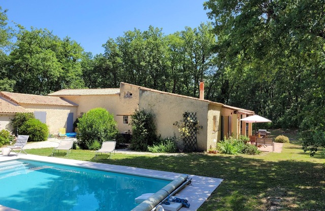 Quiet house surrounded by trees with swimming pool in Drôme provençale!