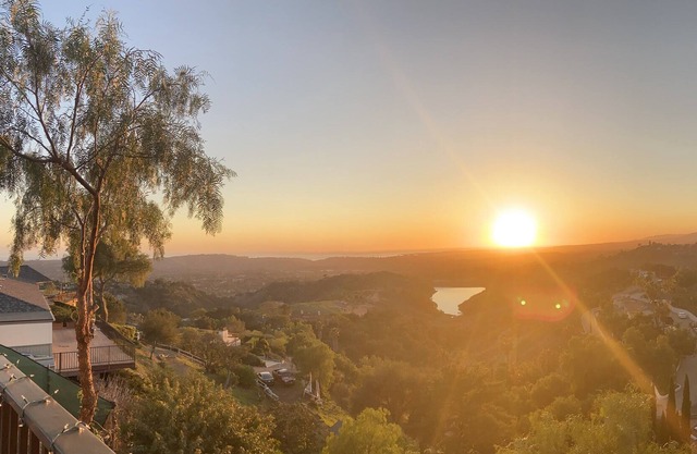 Quiet hillside location with views of the ocean, islands and hills, 3BR, 2BA