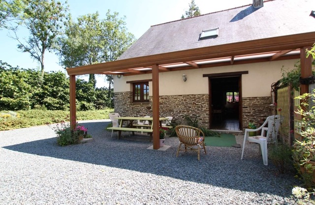 Quiet house with fireplace in Vire Valley, near Saint Lô