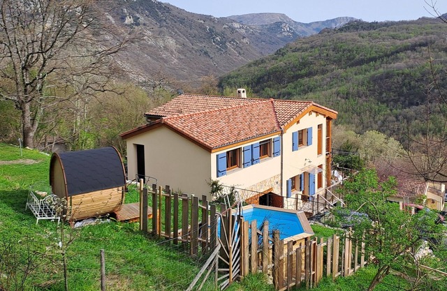 Quiet house with sauna pool, large garden and children's play area. Ideal for families