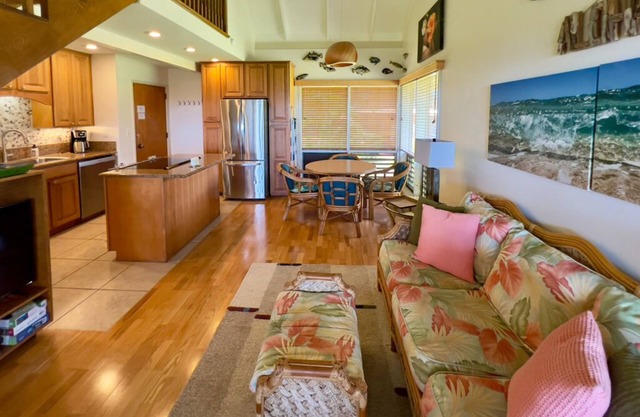 Quiet & Immaculate Molokai Condo, 2nd Floor End Unit, Ocean Views + Free Car