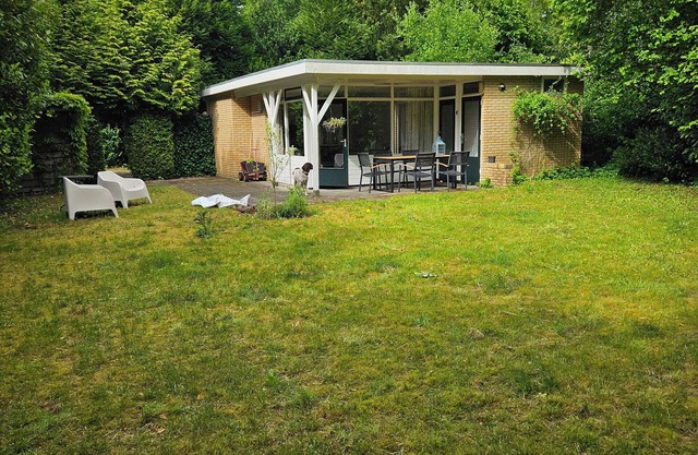 Quiet location with enclosed garden offering plenty of privacy, pets welcome.