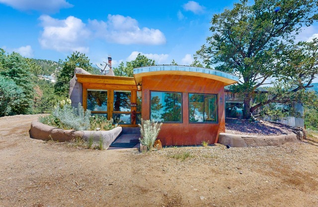 Quiet Mountain Retreat - Fireplace, Pizza Oven, WiFi, Washer & Dryer, Dogs OK