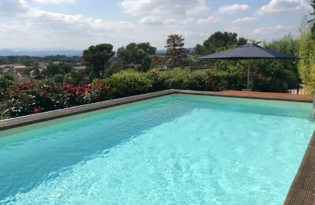 Quiet old farmhouse on the heights of the village with swimming pool, magnificent view