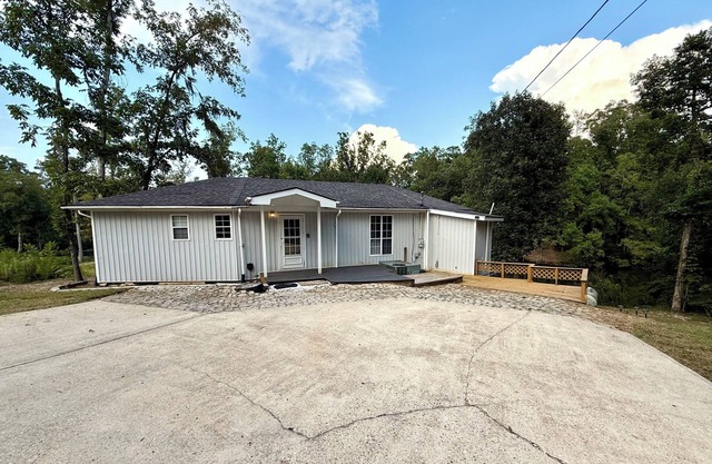 Quiet on the Water Private Dock, Ice Machine Room For The Whole Family and Pets