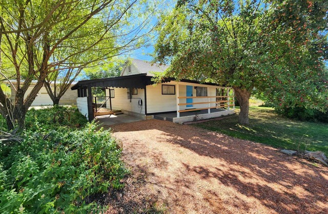 Quiet Private Cottage near ZION - Pet-Friendly ~ Tesla/EV Charger