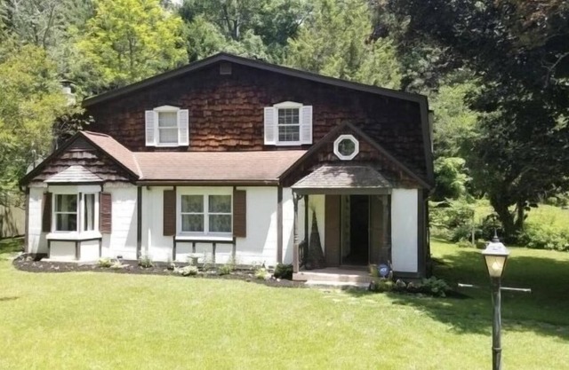 Quiet & Relaxing 3BR Cottage Near New River Gorge