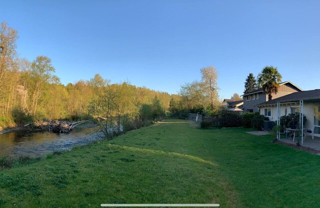 Quiet Riverside Retreat 3bd/2ba