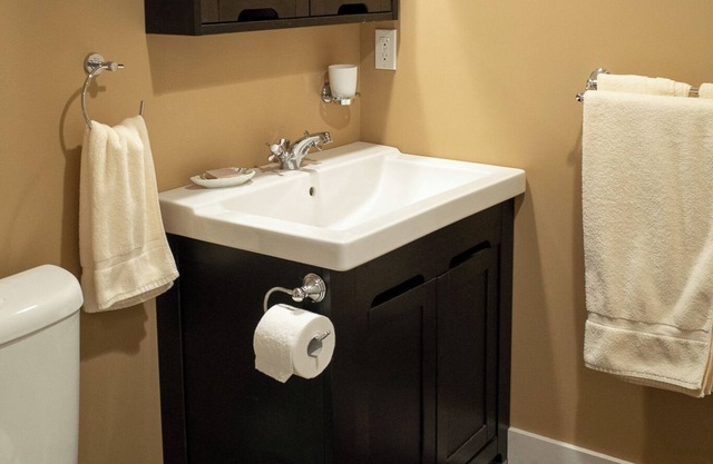 Quiet rural setting, close to mountain biking/hiking trails and downtown.