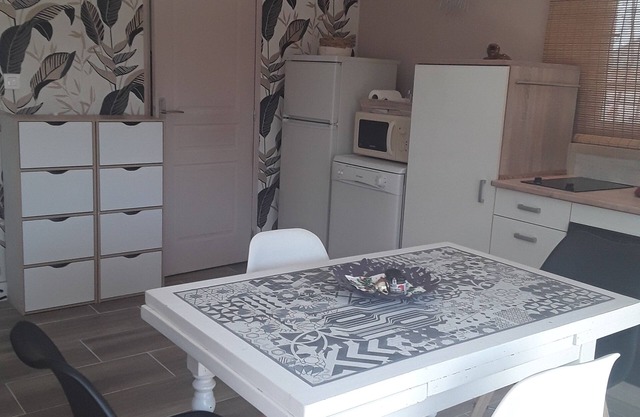 Quiet studio les Tourterelles 2 kms from the beach