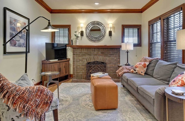 Quiet 'twin Ridge' Omaha House: Screened-in Porch!