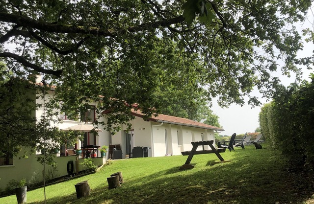 Quiet villa between sea and mountains