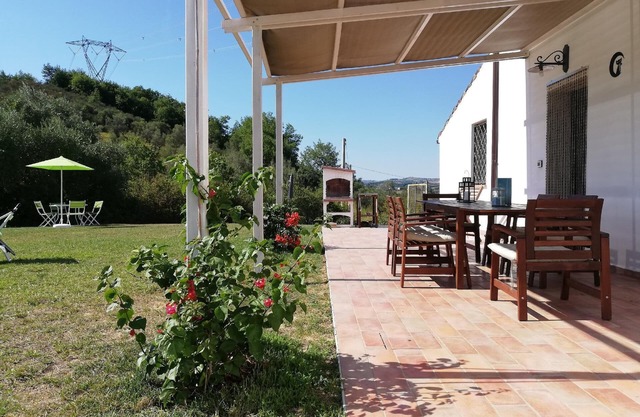 Quietly located holiday home for 6 with private pool