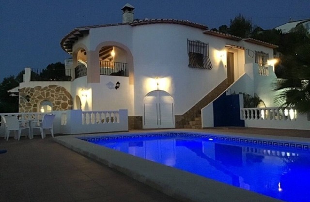 Quietly situated Villa with panoramic views, and private pool, free wifi