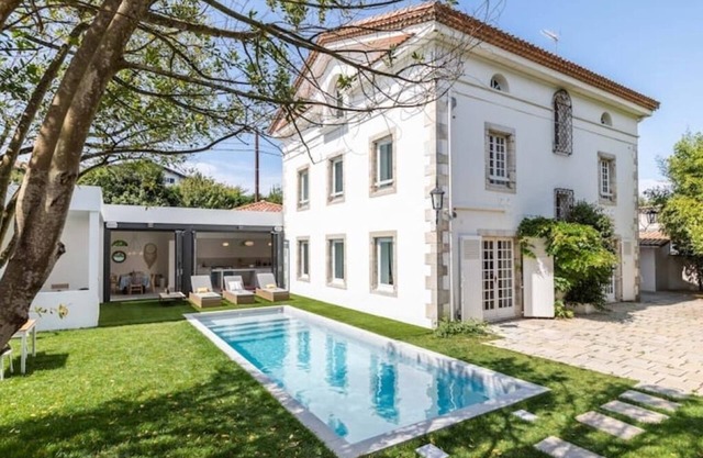 QUINTA - renovated mansion with pool in Ilbarritz