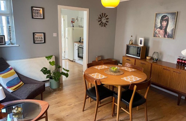 Quirky Edwardian/Retro Hideaway