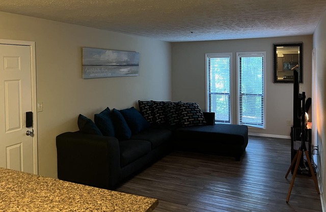 Quite one bedroom, five minutes to entertainment and shopping