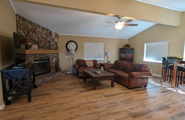 R&R Retreat is the perfect desert stay! Central location with lots of room!