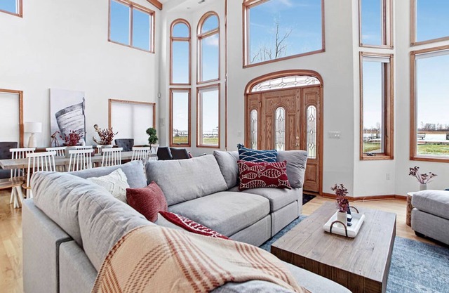 Rabbu - The Dockside: 5 Bedroom | Algonac, MI