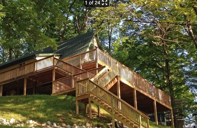 Raccoon Lakefront Cottage