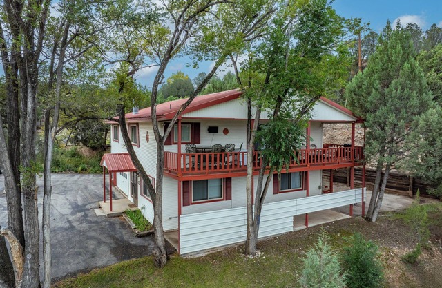 Racetrack Cabin Escape - RV Hookup