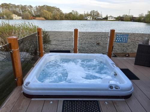 Rachels Luxury Tattershall Hot Tub & Fishing Retreat