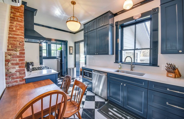 Radiant Gloucester House w/Private Porch!