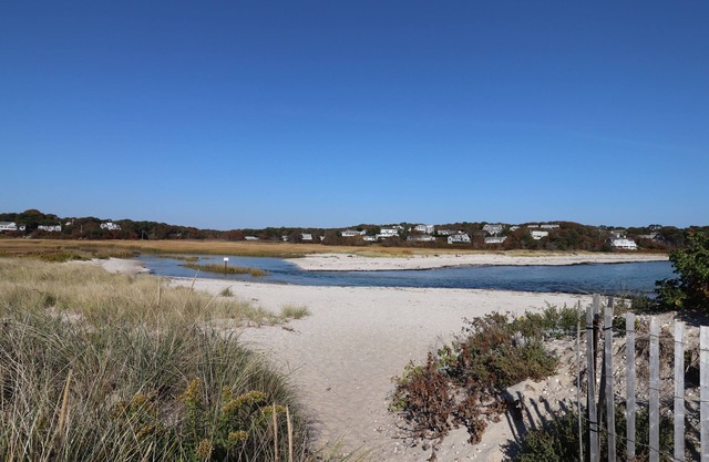 Rambling 9 bedroom within walking distance to Red River Beach.