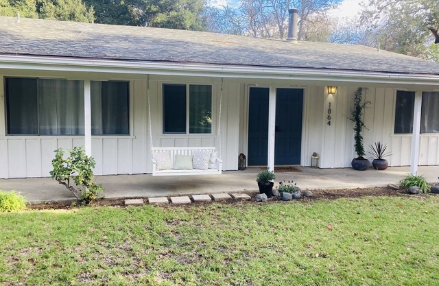 Ranch Style Home in the Heart of Wine Country with E-bikes!