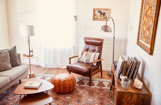 Rancho de Soñadores Mid-Century Brick Cabin w/Hot Tub