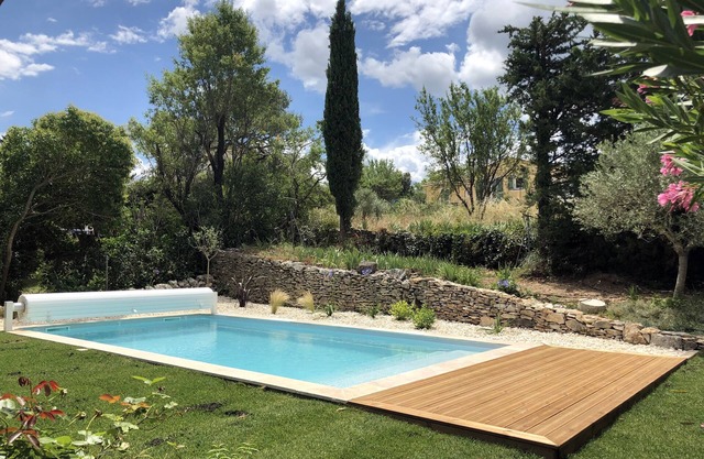 Rare! Mas en pierre 4 bedrooms/2 bathrooms, garden, heated pool, in the heart of Goudargues