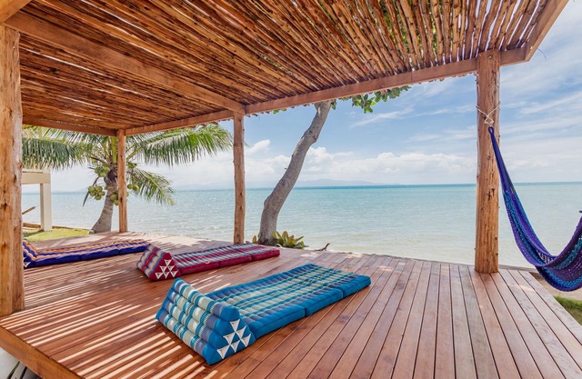 Rare Villa right on the beach!