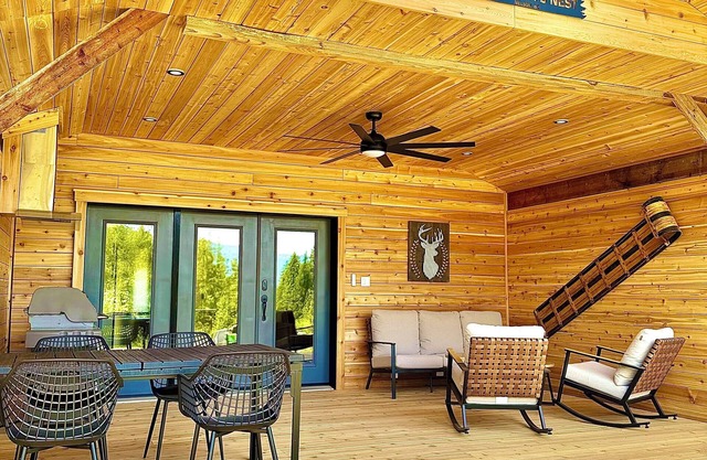 RAVEN’S NEST *Tiny Luxury Mountain Chalet* Spectacular Indoor & Outdoor living!